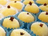 beijinhos de coco c/ cravo.